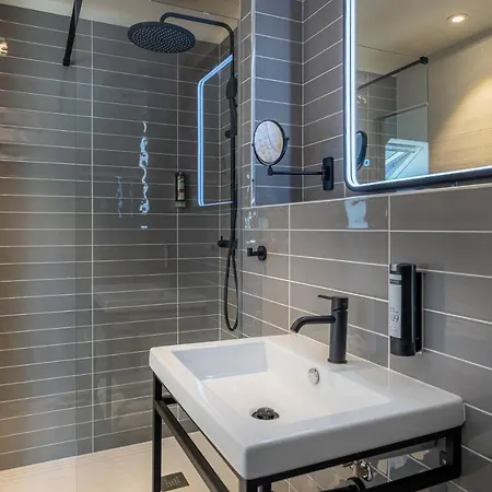 Ferdinand 3* Τουρ